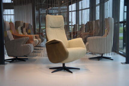 Elektrisch verstelbaar relaxfauteuil Twice Pro TW-226N Combi Stof/Leer De Toekomst 3 motoren met accu Direct Leverbaar.