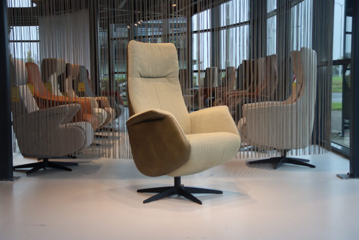 Elektrisch verstelbaar relaxfauteuil Twice Pro TW-226N Combi Stof/Leer De Toekomst 3 motoren met accu Direct Leverbaar.