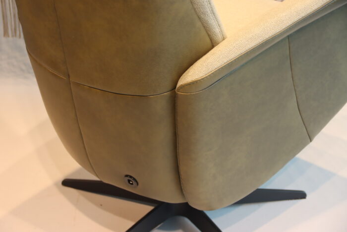 Elektrisch verstelbaar relaxfauteuil Twice Pro TW-226N Combi Stof/Leer De Toekomst 3 motoren met accu Direct Leverbaar.