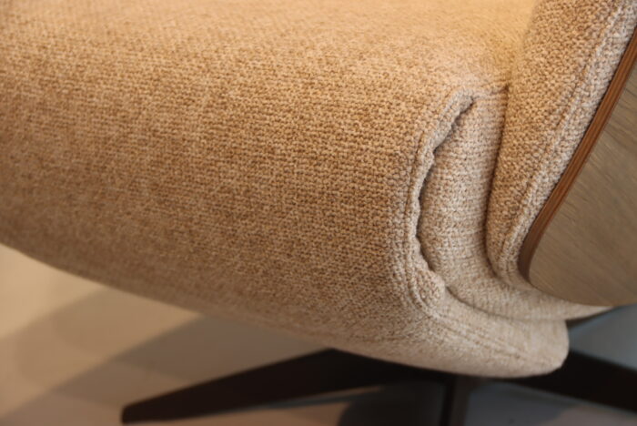 Relaxfauteuil Twice TW-274N met houten Schaal De Toekomst in De Ploegstof 3 motoren met accu. Direct leverbaar.