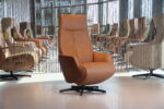 Relaxfauteuil Twice Pro TW-273N met houten Schaal De Toekomst in Rundleder Carmina 3 motoren met accu. Direct leverbaar.