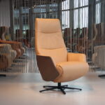 Relaxfauteuil Twice TW-274N met houten Schaal De Toekomst in Carmina Leer 3 motoren met accu. Direct leverbaar.