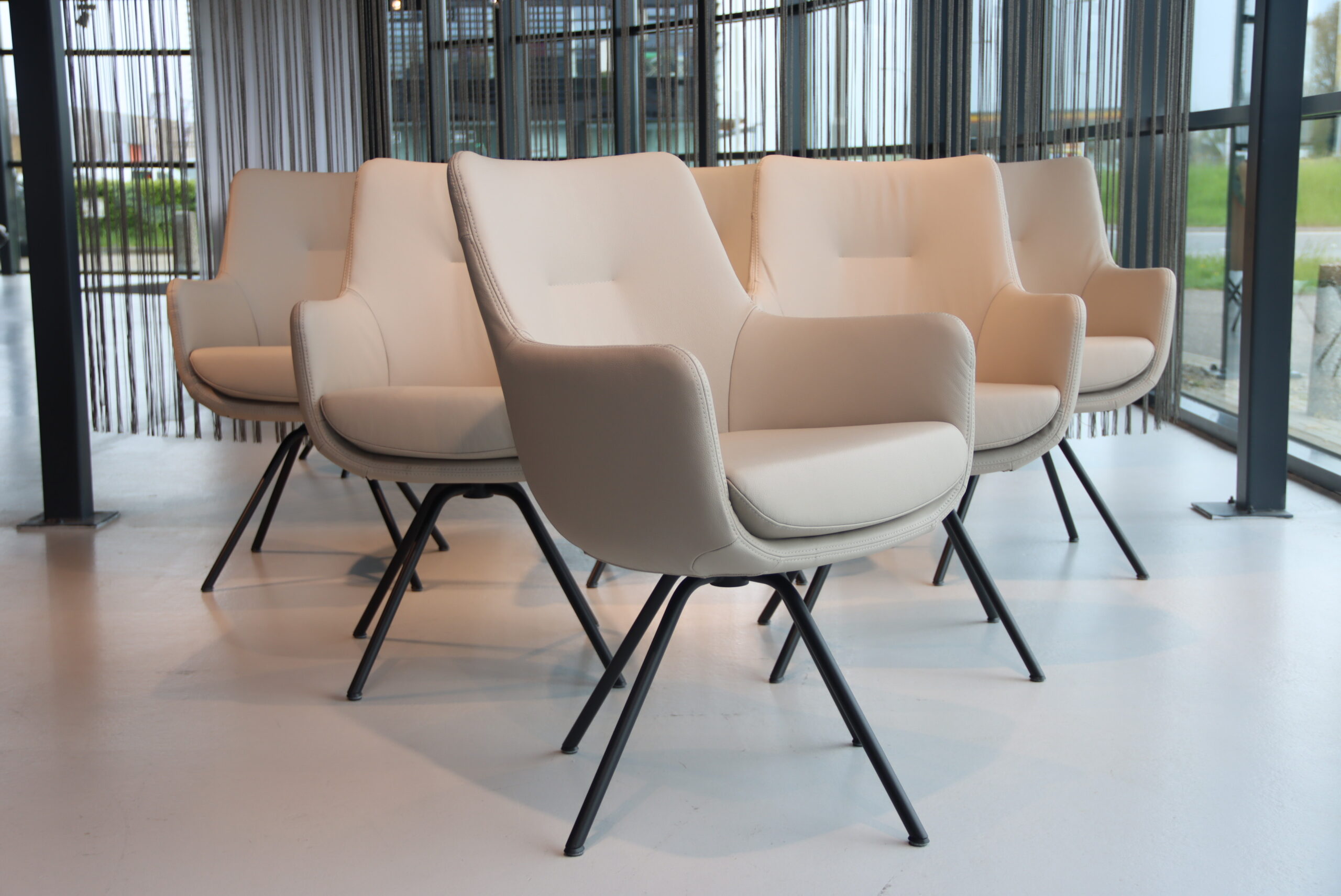 Gealux Miami/ Sanne / Gareth / Seattle eetkamerstoel draai in leer. Direct uit voorraad leverbaar. Gealux Miami/ Sanne / Gareth / Seattle eetkamerstoel draai in leer. Direct uit voorraad leverbaar.