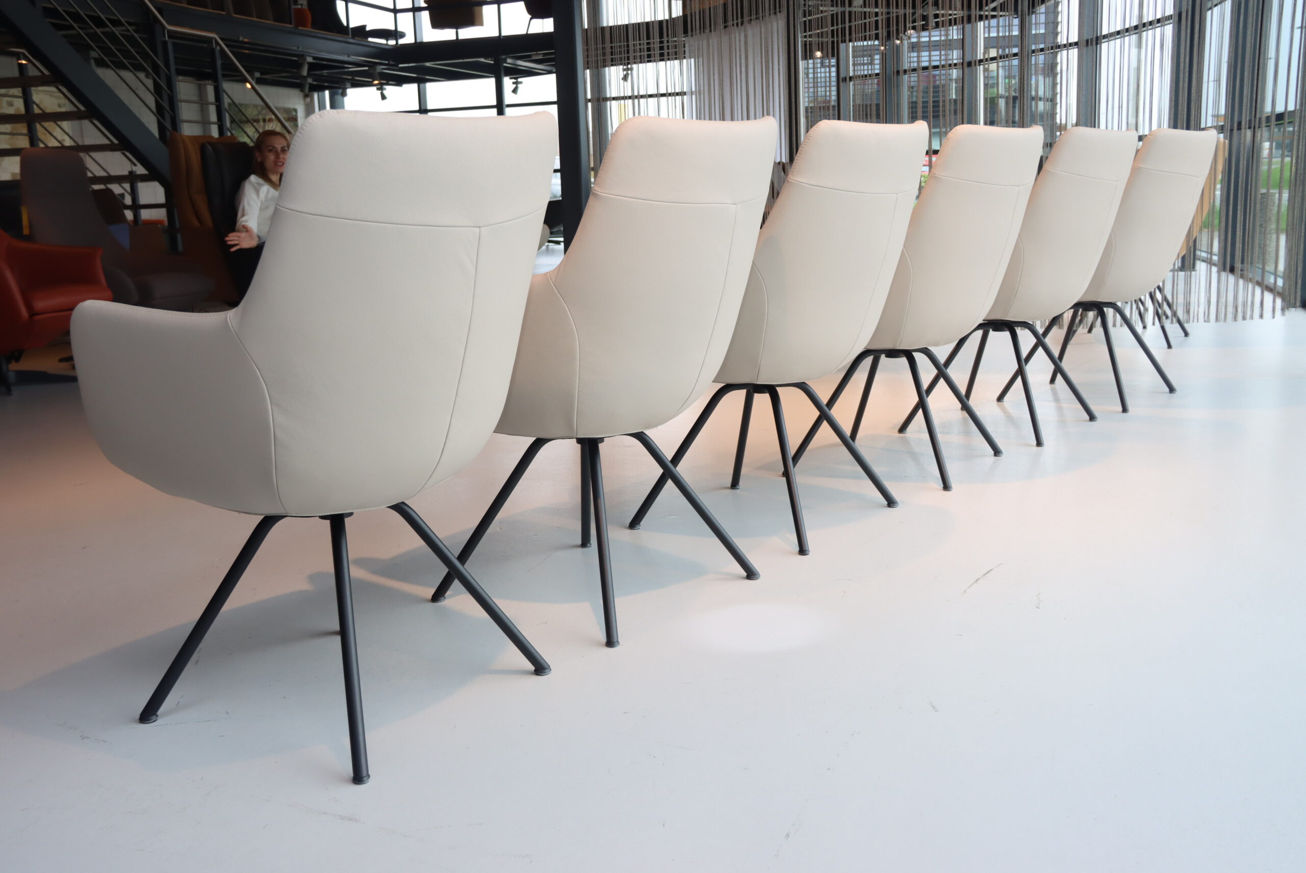 IMG_7779 Gealux Miami/ Sanne / Gareth / Seattle eetkamerstoel draai in leer. Direct uit voorraad leverbaar. - Afbeelding 12