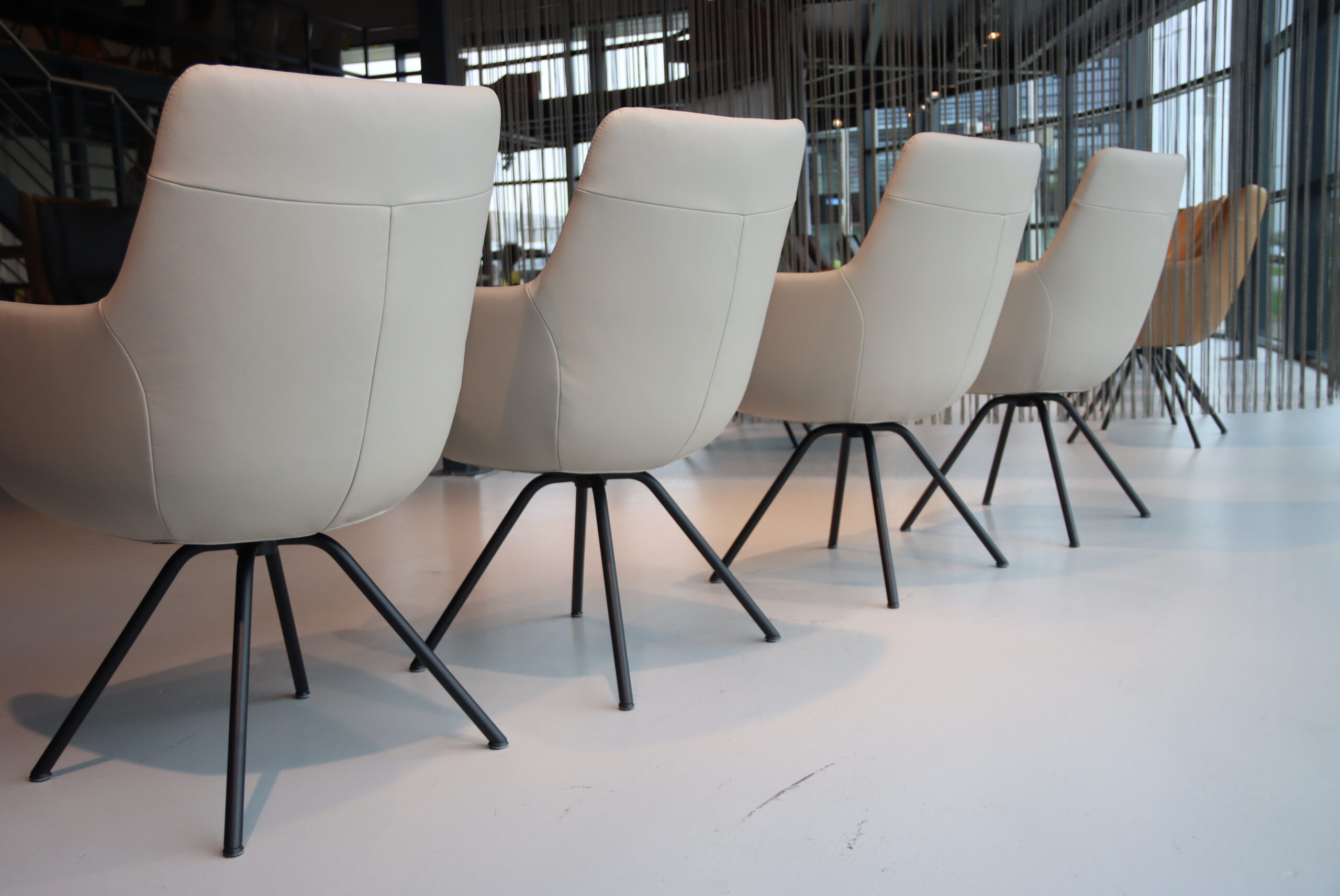 IMG_7788 Gealux Miami/ Sanne / Gareth / Seattle eetkamerstoel draai in leer. Direct uit voorraad leverbaar. - Afbeelding 7