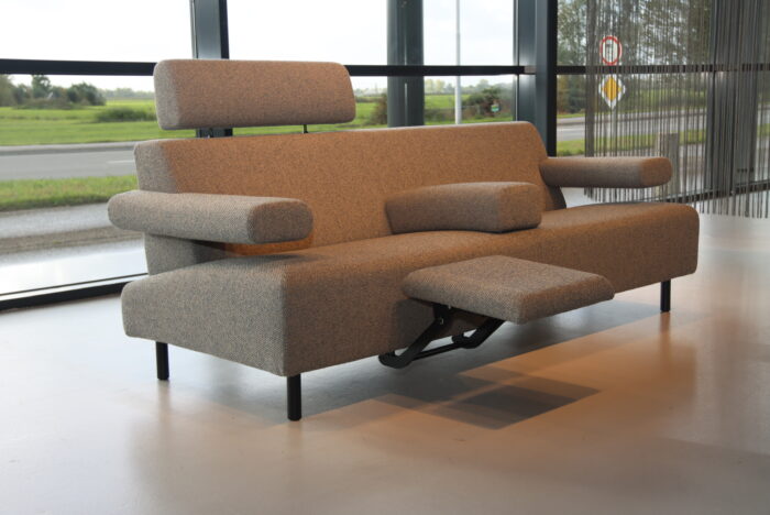 Havee Cloak design bank Pacific 3 zits 212 cm breed in ploegstof Monza. Direct leverbaar.