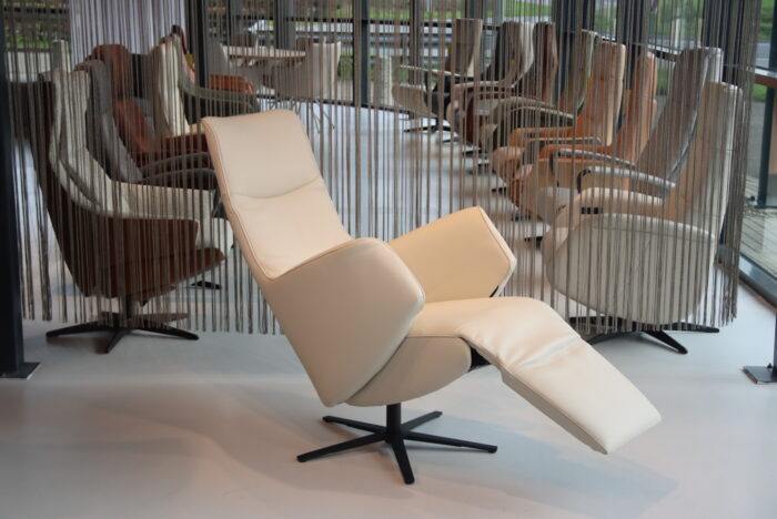 Elektrisch verstelbaar relaxfauteuil Twice Pro TW-083N van De Toekomst met 3 motoren en een accu in Prestige Leer. - Afbeelding 2
