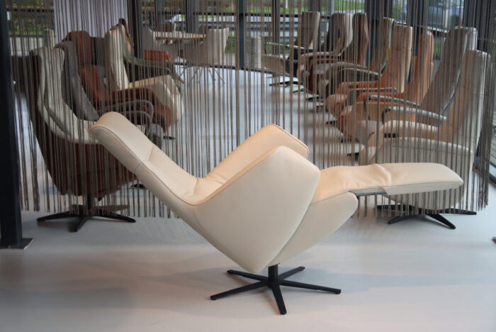 Elektrisch verstelbaar relaxfauteuil Twice Pro TW-083N van De Toekomst met 3 motoren en een accu in Prestige Leer. - Afbeelding 3