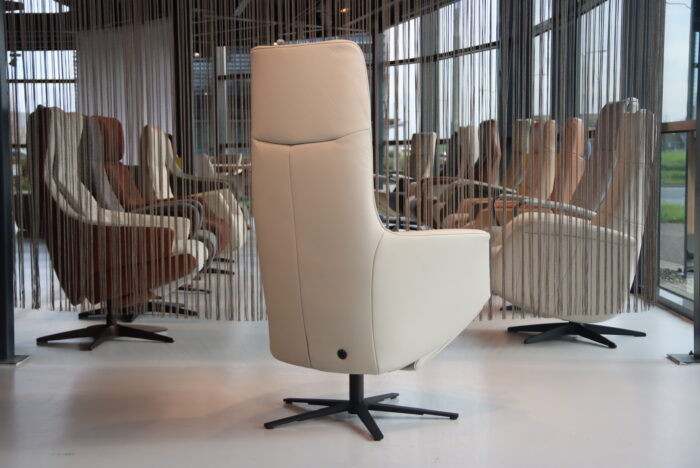 Elektrisch verstelbaar relaxfauteuil Twice Pro TW-083N van De Toekomst met 3 motoren en een accu in Prestige Leer. - Afbeelding 4