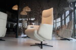 Elektrisch verstelbaar relaxfauteuil Twice Pro TW-083N van De Toekomst met 3 motoren en een accu in Prestige Leer.