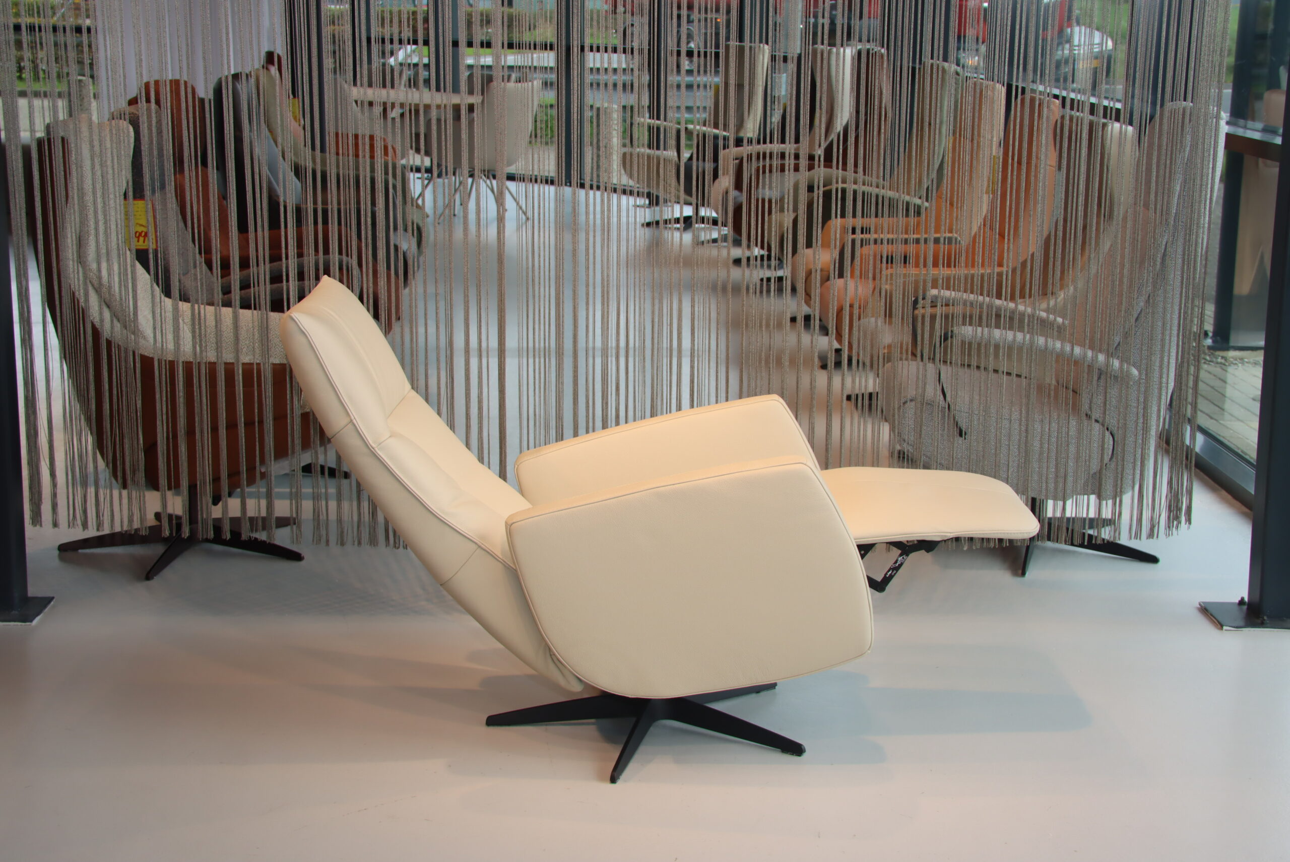 IMG_8638 Gealux Relaxfauteuil GLX013-25 Draai 2 motoren met accu in Leer kleur Beige. Direct leverbaar. - Afbeelding 3