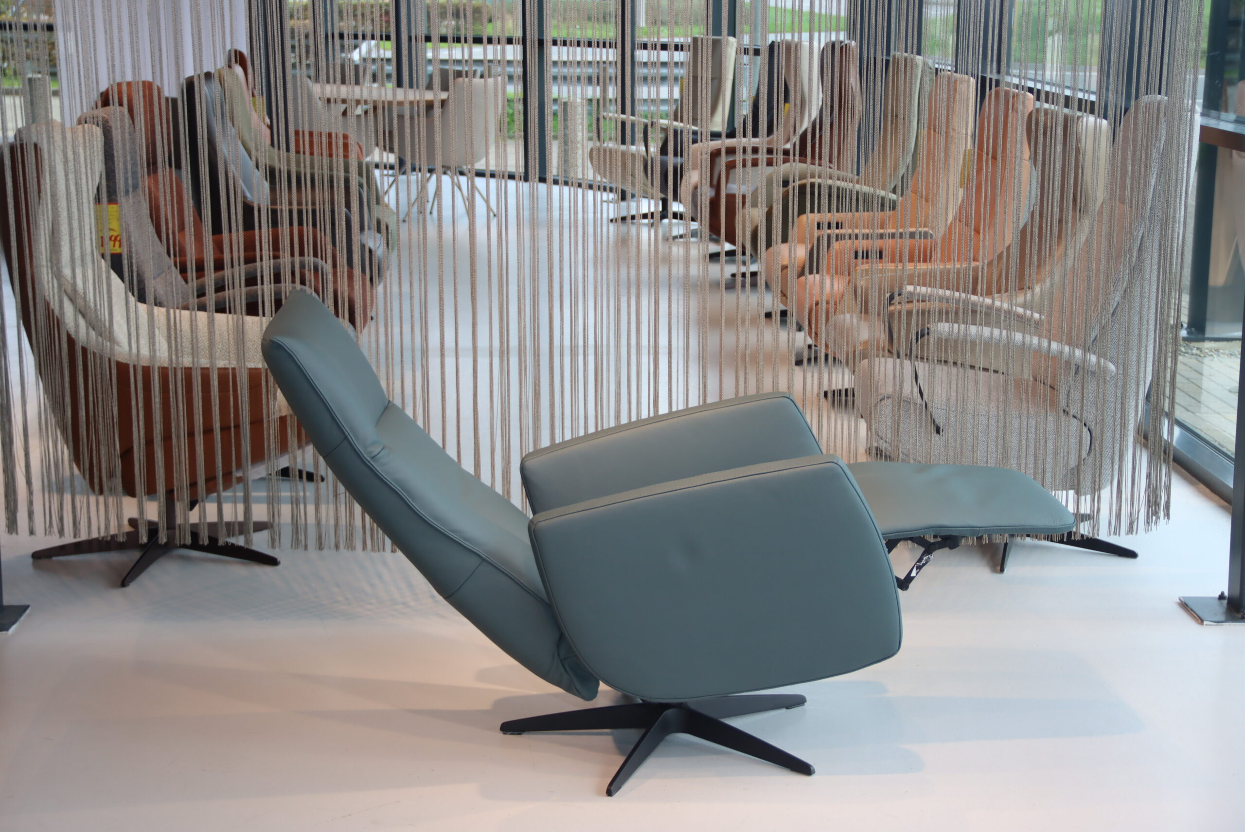 IMG_8646 Gealux Relaxfauteuil GLX013-25 Draai 2 motoren met accu in Leer kleur Blauw. Direct leverbaar. - Afbeelding 3