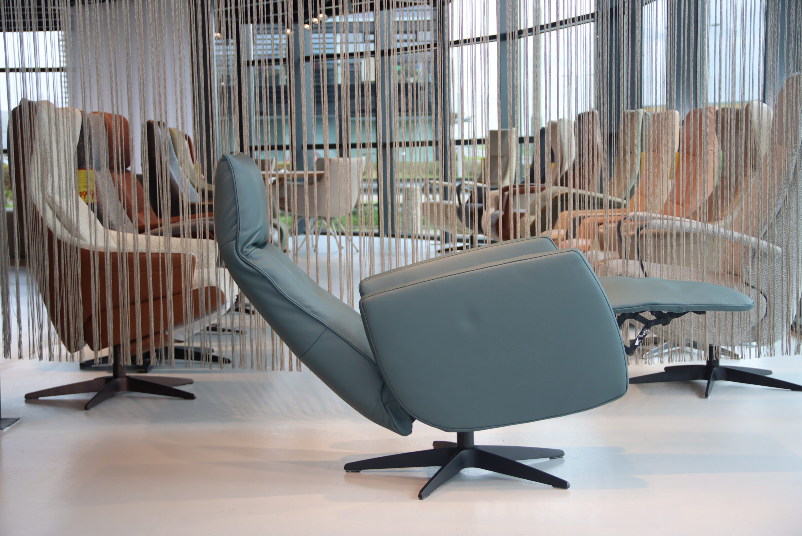 IMG_8647 Gealux Relaxfauteuil GLX013-25 Draai 2 motoren met accu in Leer kleur Blauw. Direct leverbaar. - Afbeelding 4