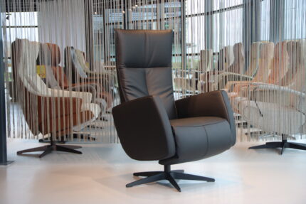 Gealux Relaxfauteuil GLX013-25 Draai in Leer kleur Zwart. Direct leverbaar.