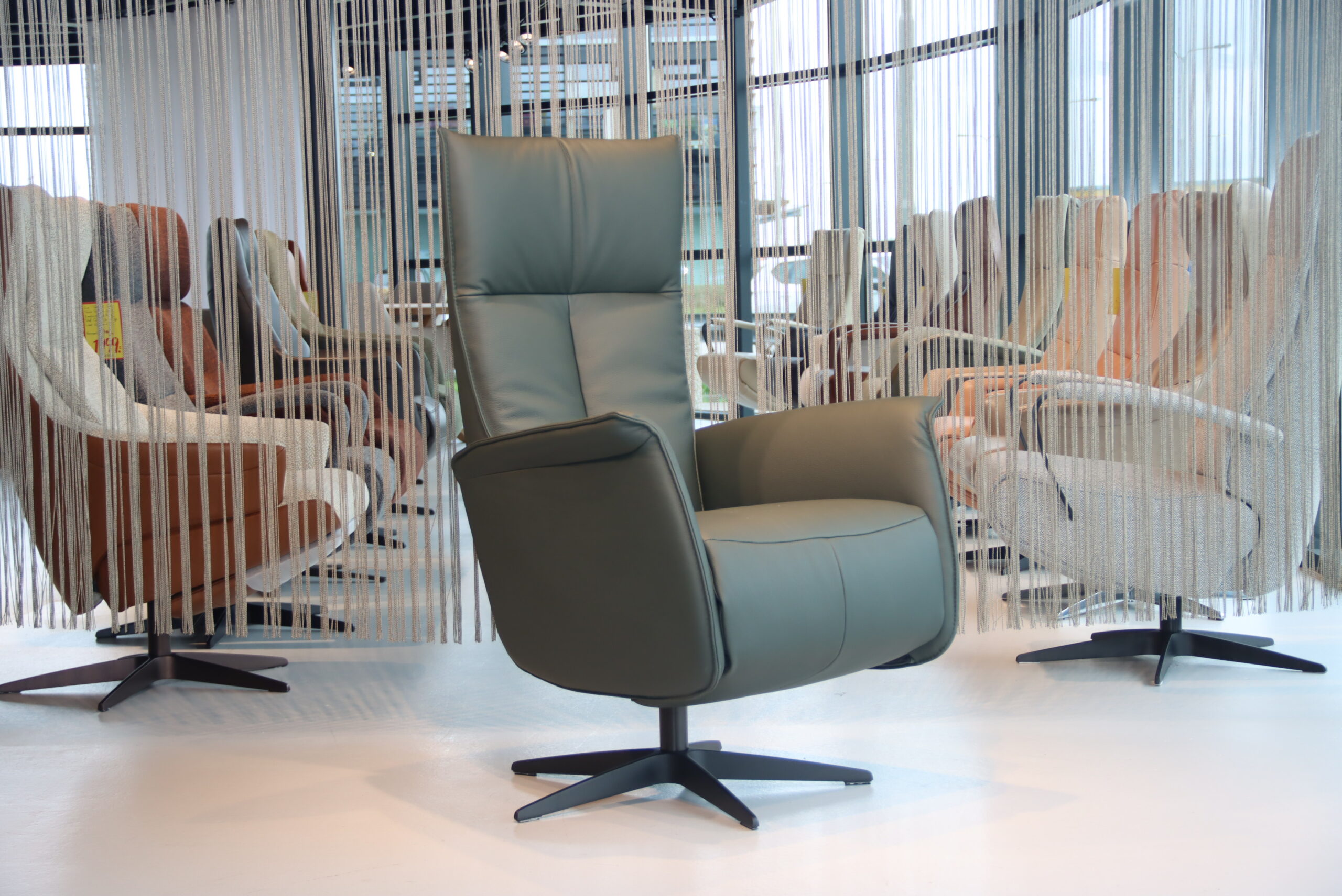 Gealux Relaxfauteuil GLX014-25 Draai in Leer kleur Groen. Direct leverbaar. Gealux Relaxfauteuil GLX014-25 Draai in Leer kleur Groen. Direct leverbaar.