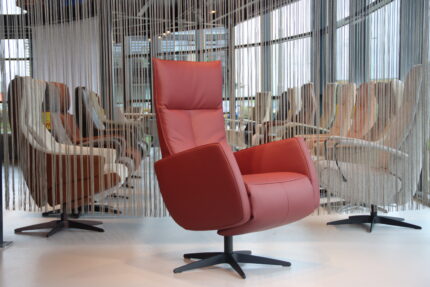 Gealux Relaxfauteuil GLX013-25 Draai in Leer kleur Rood. Direct leverbaar.