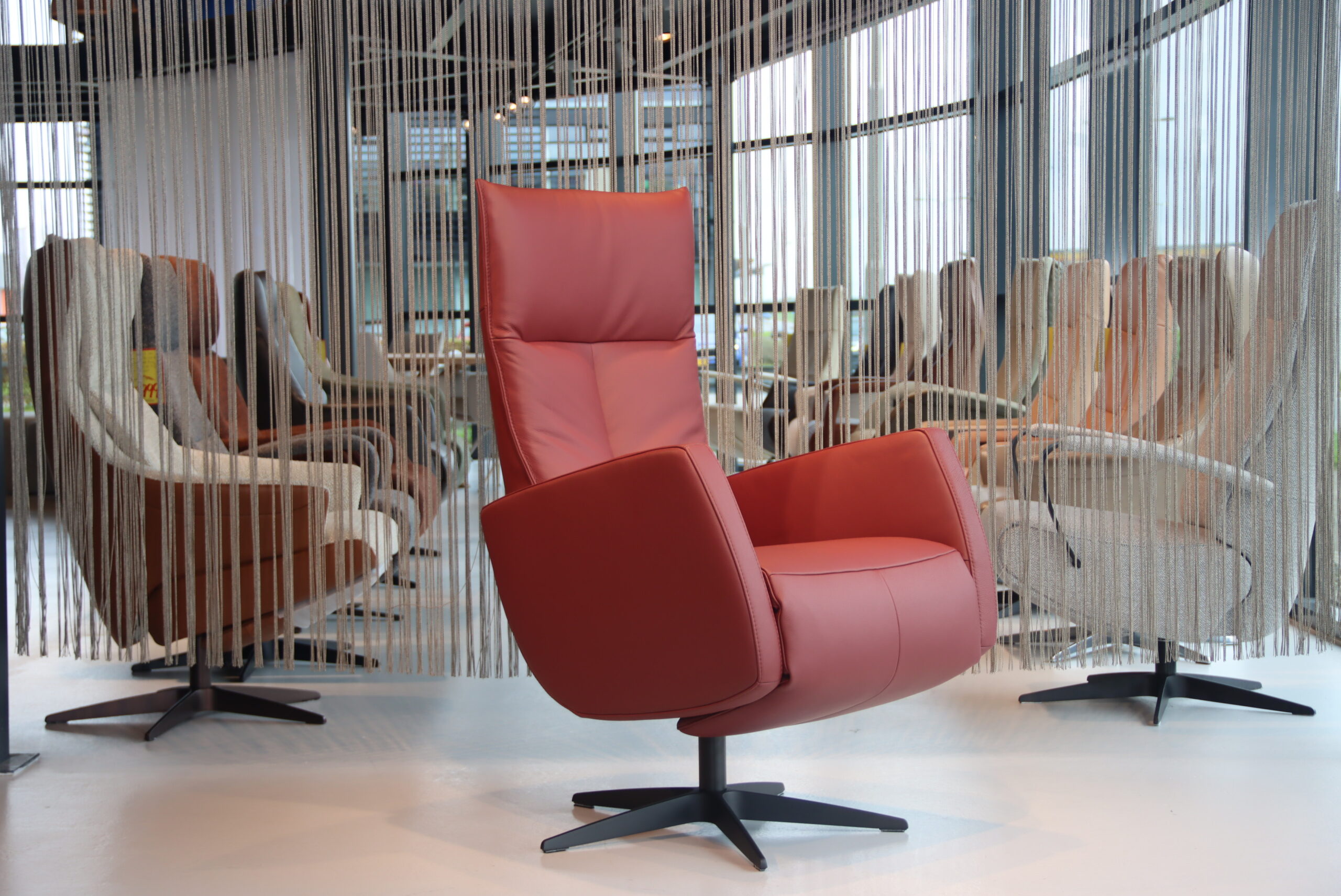 Gealux Relaxfauteuil GLX013-25 Draai in Leer kleur Rood. Direct leverbaar. Gealux Relaxfauteuil GLX013-25 Draai in Leer kleur Rood. Direct leverbaar.