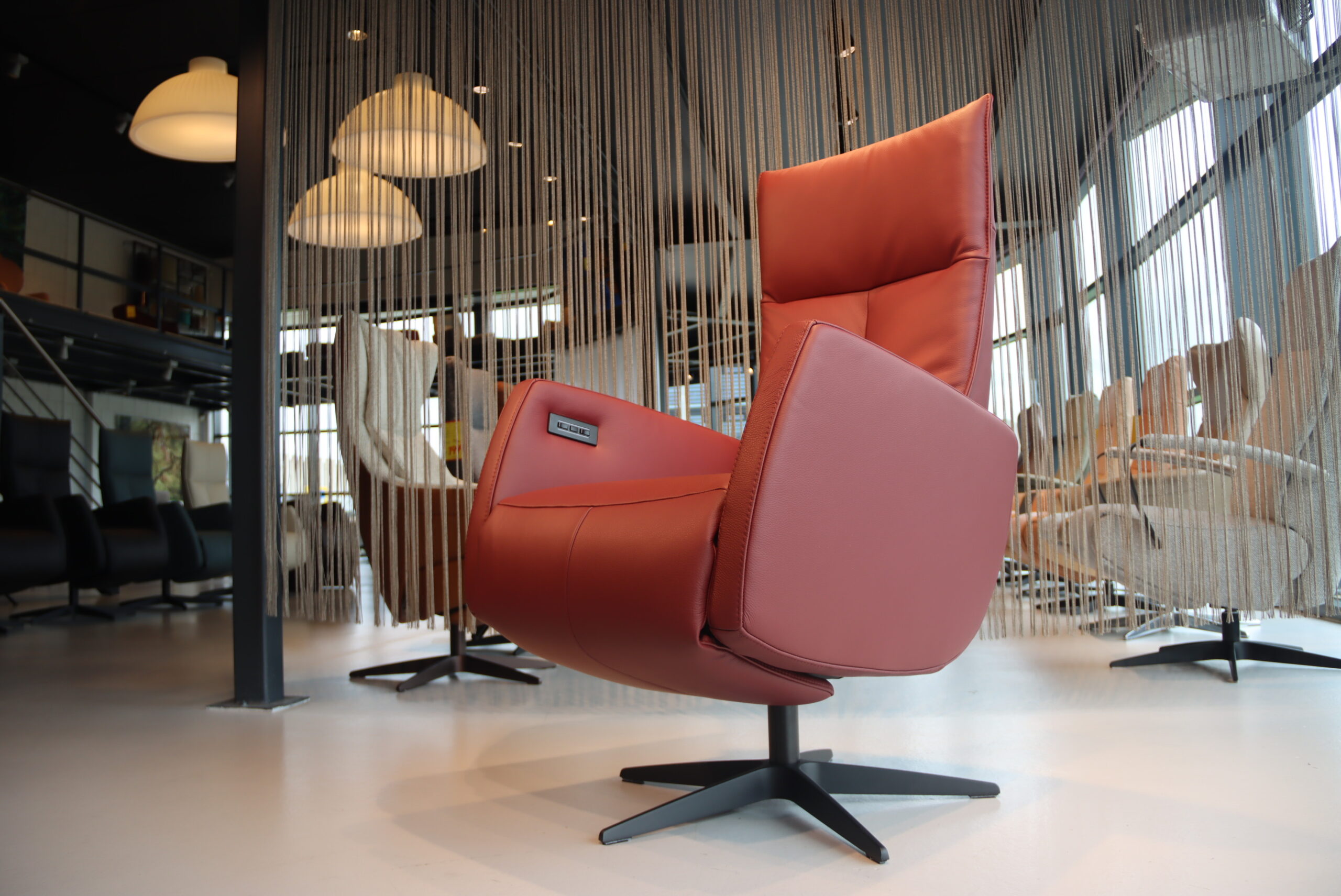 Gealux Relaxfauteuil GLX013-25 Draai in Leer kleur Rood. Direct leverbaar. Gealux Relaxfauteuil GLX013-25 Draai in Leer kleur Rood. Direct leverbaar.