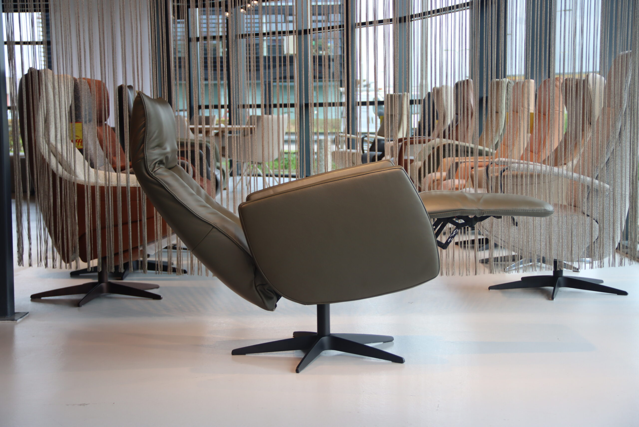 IMG_8677 Gealux Relaxfauteuil GLX013-25 Draai 2 motoren met accu in Leer kleur Avocado. Direct leverbaar. - Afbeelding 4