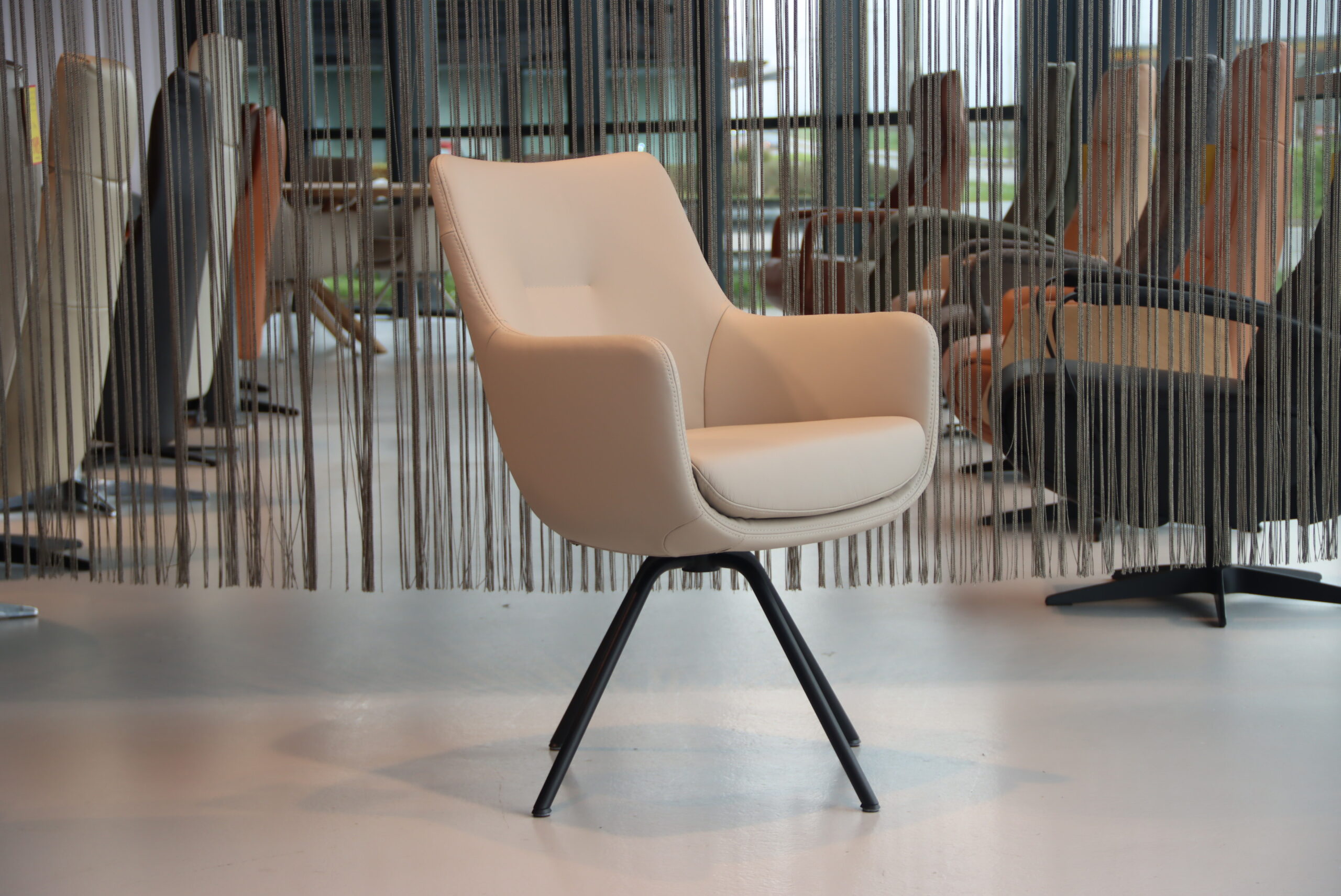 Gealux Miami/ Sanne / Gareth / Seattle eetkamerstoel draai in leer. Direct uit voorraad leverbaar. Gealux Miami/ Sanne / Gareth / Seattle eetkamerstoel draai in leer. Direct uit voorraad leverbaar.