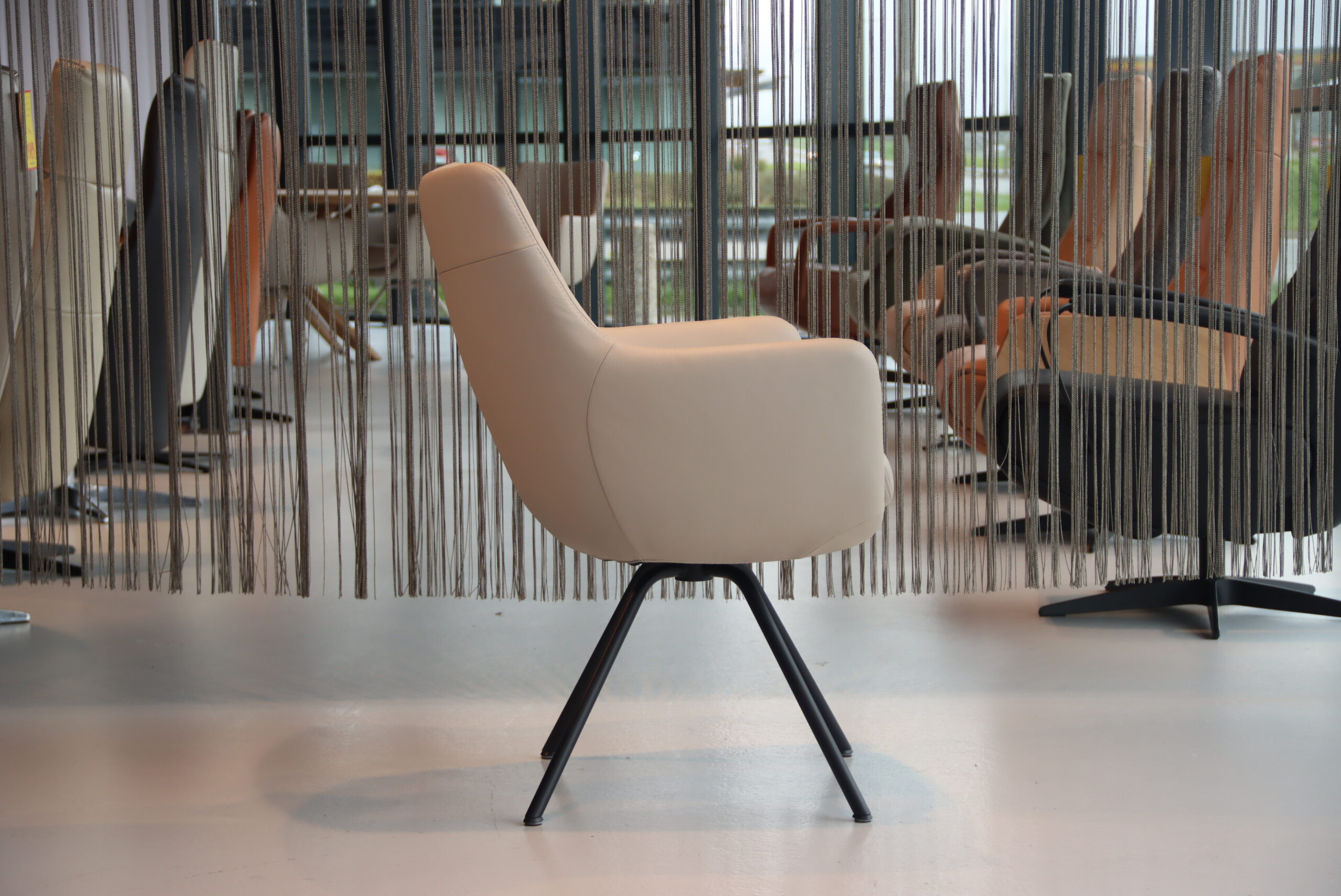 IMG_8681 Gealux Miami/ Sanne / Gareth / Seattle eetkamerstoel draai in leer. Direct uit voorraad leverbaar. - Afbeelding 4