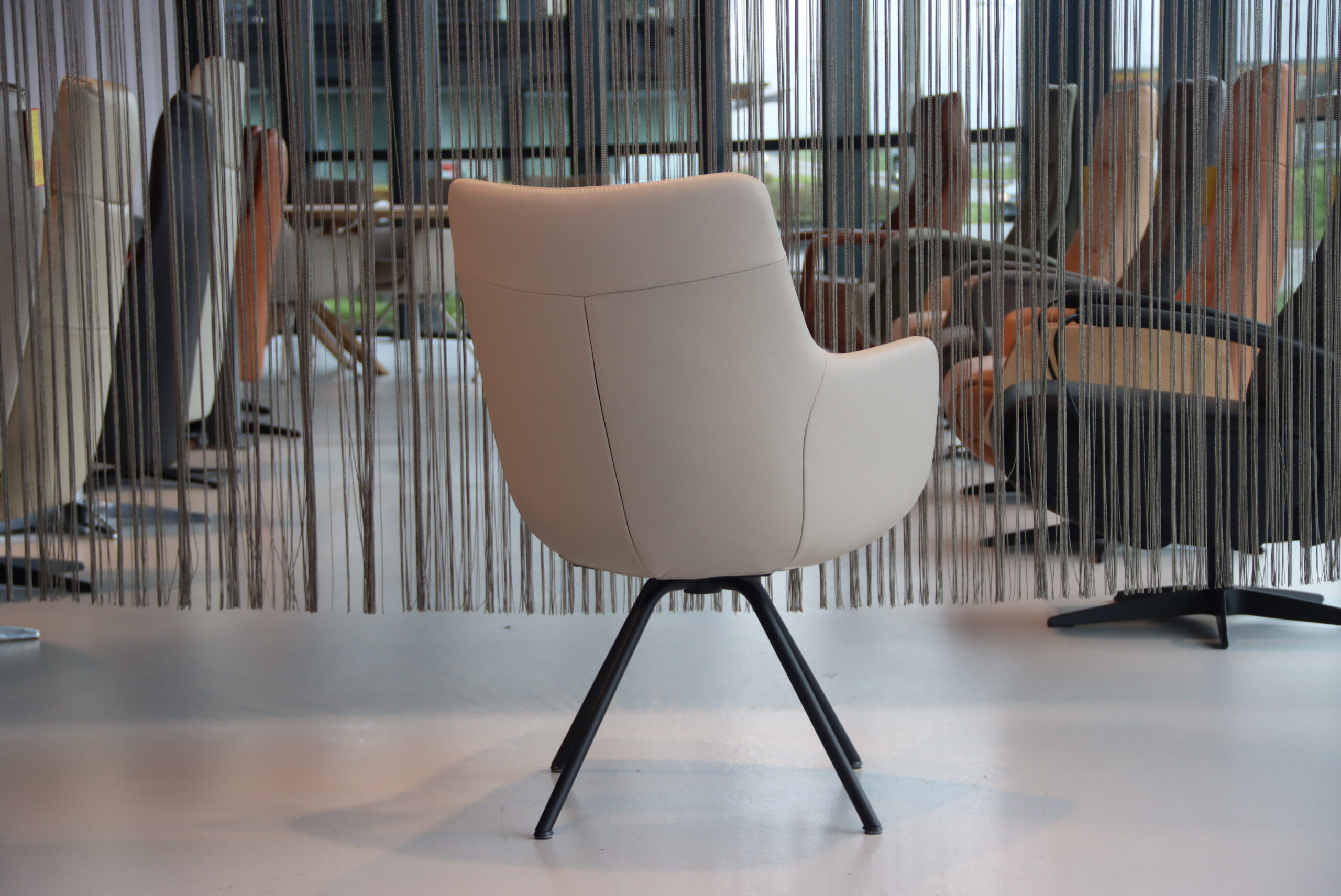 IMG_8682 Gealux Miami/ Sanne / Gareth / Seattle eetkamerstoel draai in leer. Direct uit voorraad leverbaar. - Afbeelding 3