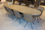 Eettafel Stomp Ovaal met facet rand meekleurend blad HPL Concrete met Eiken Houten Spinpoot