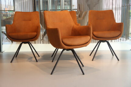4x Gealux Miami/ Sanne / Gareth / Seattle eetkamerstoel draai in Stof kleur Cognac. Direct uit voorraad leverbaar.