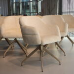 6x eetkamerstoel 435 Draai Koopmans Meubelen Stof Bergen 900 kleur Creme