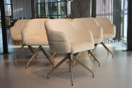 6x eetkamerstoel 435 Draai Koopmans Meubelen Stof Bergen 900 kleur Creme