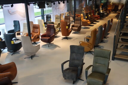 Div. outlet modellen De Toekomst Twice (Pro) en Gealux Twinz en Arc relaxfauteuils/relaxstoelen stof/leer. Direct leverbaar