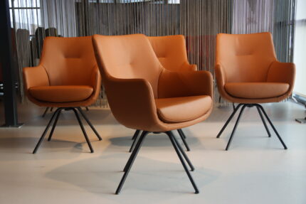 4x Gealux Miami/ Sanne / Gareth / Seattle eetkamerstoel draai in Leer kleur Cognac. Direct leverbaar.