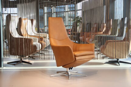 Gealux Arc 8027 modern design relaxfauteuil in leer met 2 motoren en een accu. Direct leverbaar.