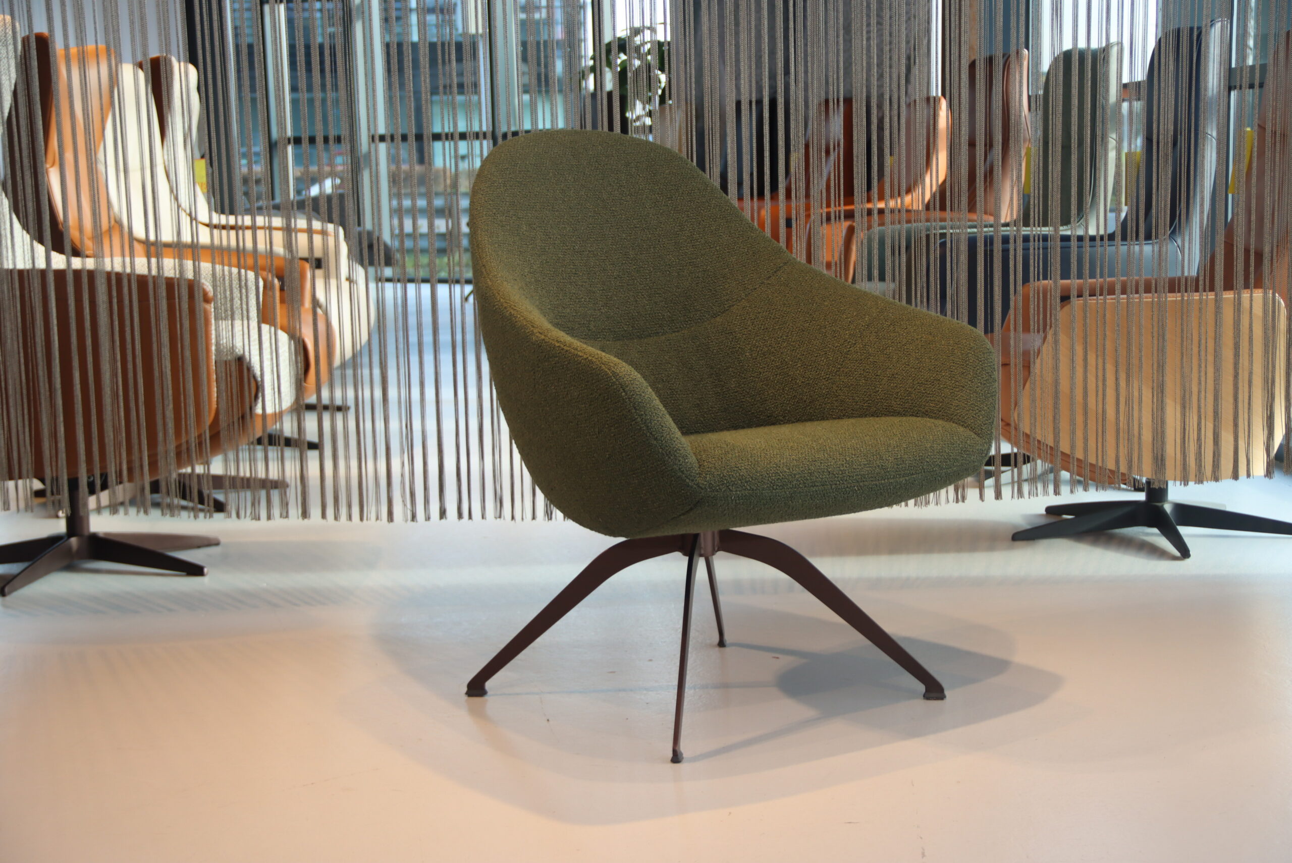 Gealux design draaifauteuil Giulia / bijzetfauteuil in ploegstof Monza. Gealux design draaifauteuil Giulia / bijzetfauteuil in ploegstof Monza.