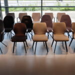 Outlet diverse Gealux eetkamerstoelen enkele stuks uitzoeken 125,- p.stuk. Direct leverbaar.