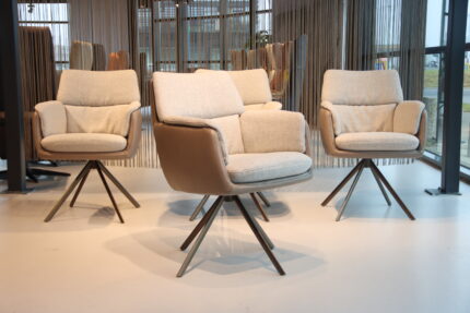 4 x Gealux Phill eetkamerstoel in combi. stof leer met draaipoot. Direct leverbaar.