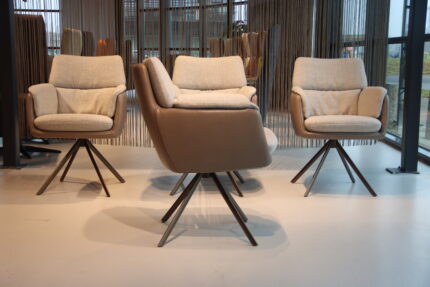 4 x Gealux Phill eetkamerstoel in combi. stof leer met draaipoot. Direct leverbaar.