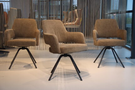 3 x Gealux Mango eetkamerstoel in stof met draaifunctie. Direct leverbaar.