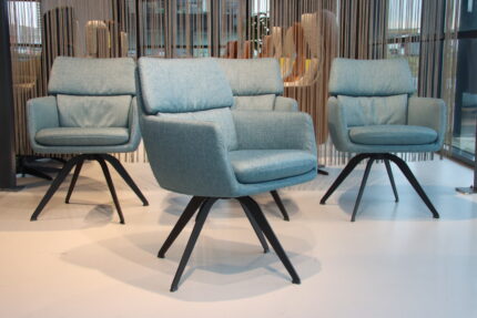 4 x Gealux Phill eetkamerstoel in stof kleur blauw met draai functie. Direct leverbaar.