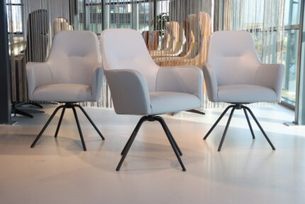 3 x Gealux Renate eetkamerstoel in leer met draaifunctie. Direct leverbaar.