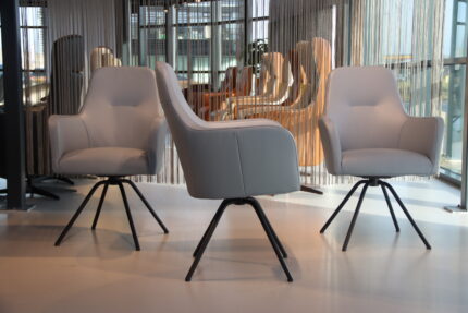 3 x Gealux Renate eetkamerstoel in leer met draaifunctie. Direct leverbaar.