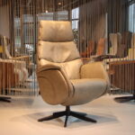 Elektrisch verstelbaar relaxfauteuil/relaxstoel Twice Pro TW-038N van meubelfabriek De Toekomst in Leer Rebound kleur Taupe met 3 motoren en een accu. Direct leverbaar.