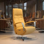 Elektrisch verstelbaar relaxfauteuil/relaxstoel Twice Pro TW-222N van meubelfabriek De Toekomst in Leer Semira kleur Dessert met 3 motoren en een accu. Direct leverbaar.