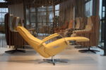 Elektrisch verstelbaar relaxfauteuil/relaxstoel Twice Pro TW-222N van meubelfabriek De Toekomst in Leer Semira kleur Dessert met 3 motoren en een accu. Direct leverbaar.