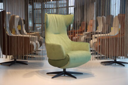 Relaxfauteuil De Toekomst Relax4U Riva RV-1005 in stof Moss kleur Groen met 3 motoren en een accu. Direct leverbaar.