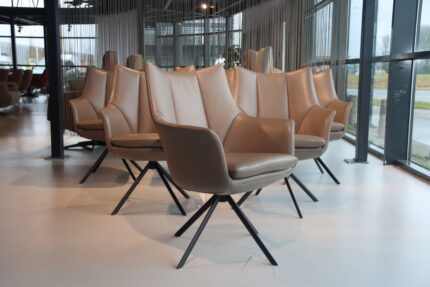 6x Gealux Marriot eetkamerstoel draai in Leer Polo kleur Taupe. Direct leverbaar.