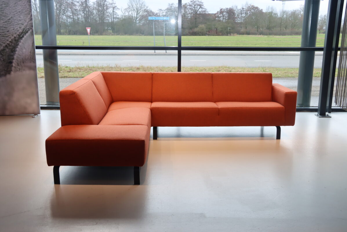 Hoekbank Alegro van Gealux in Stof Kvadrat kleur Tonica 260 cm x 220 cm Direct leverbaar.
