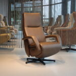 Elektrisch verstelbaar relaxfauteuil/relaxstoel Twice Pro TW-282N van meubelfabriek De Toekomst in Leer kleur Bruin met 3 motoren en een accu. Direct leverbaar.