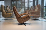 Elektrisch verstelbaar relaxfauteuil/relaxstoel Twice Pro TW-282N van Meubelfabriek De Toekomst in Leer Oasis kleur Bruin met 3 motoren en een accu. Direct leverbaar. - Afbeelding 3