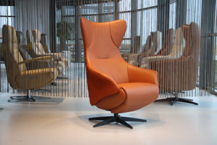 Elektrisch verstelbaar relaxfauteuil/relaxstoel RELAX4U Nova NV-1026N combi. Stof/Leer met 3 motoren en accu. Direct leverbaar.